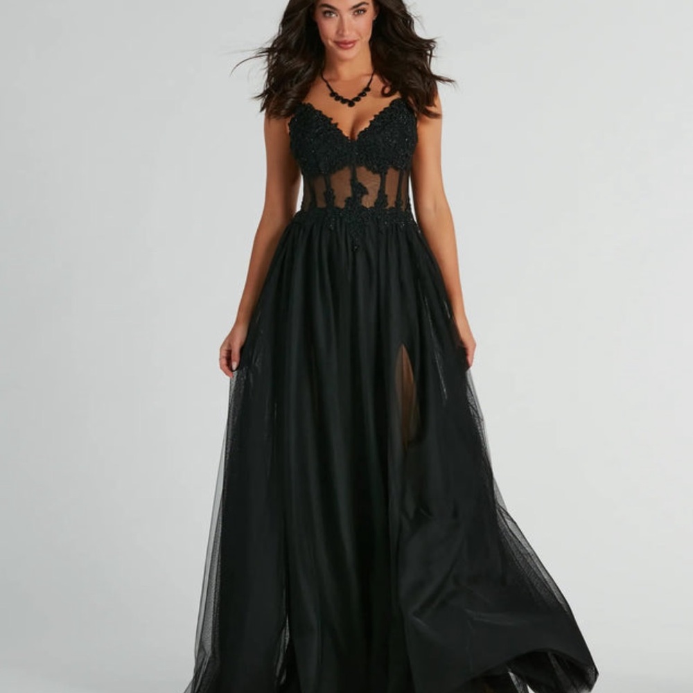 Windsor Black Long Lace Dress Elegant and Timeless NWT Prom, Formal Dress